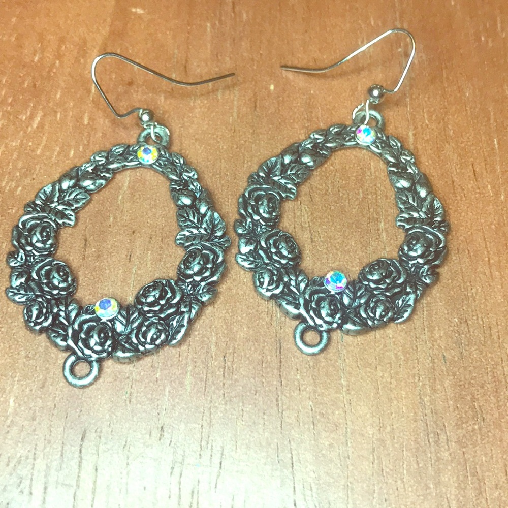 New Christmas wreath earrings made of silver roses
